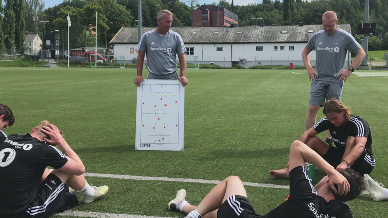 - Mange lag som kjemper om opprykk